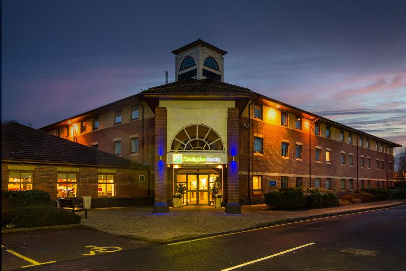 هتل Holiday Inn Express Warwick   Stratford Upon Avon, An Ihg