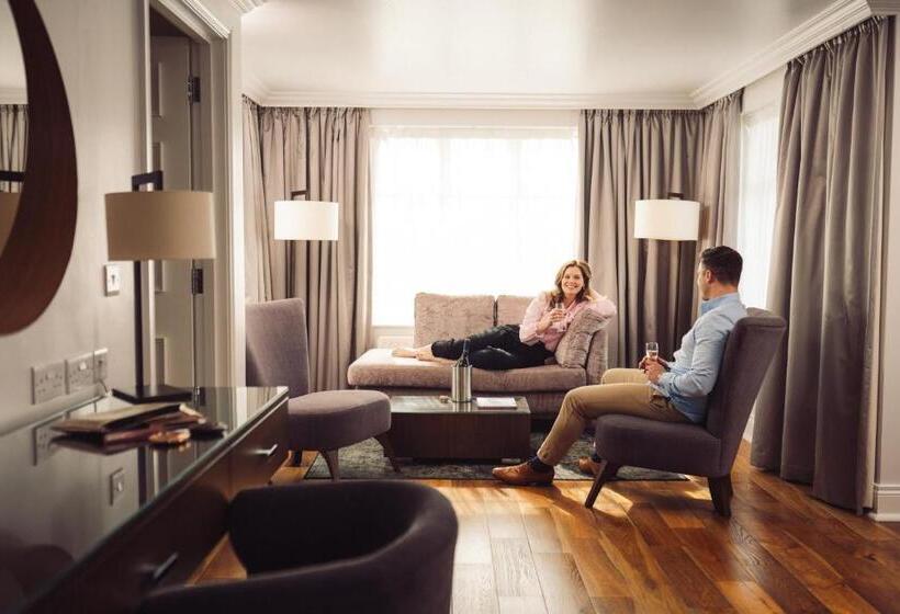 בית מלון כפרי Ivanhoe Inn And