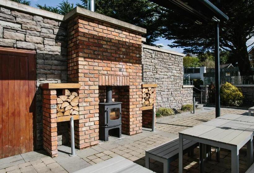 בית מלון כפרי Ivanhoe Inn And