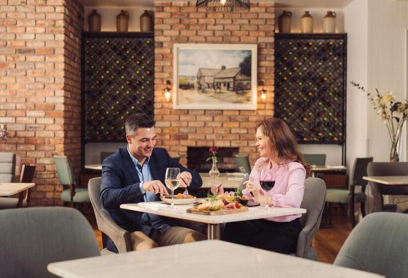 בית מלון כפרי Ivanhoe Inn And