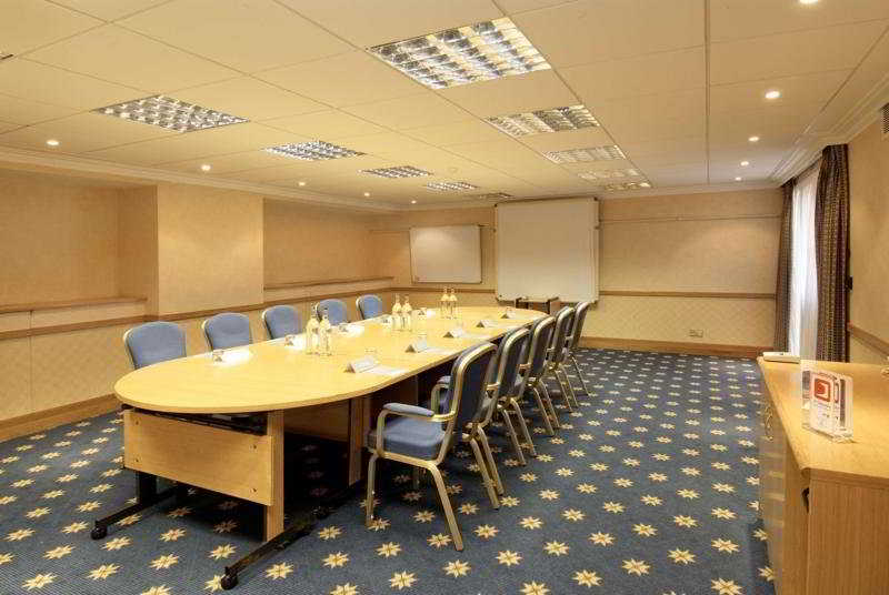 Fotos del hotel Premier Inn Newbury Town Centre South:  4