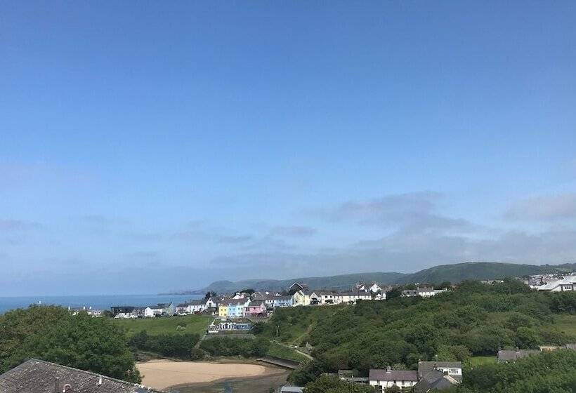 Rooms At The Highcliffe