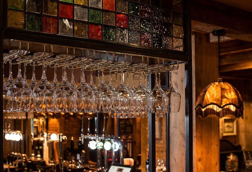 ホテル The Ambleside Inn   The Inn Collection Group