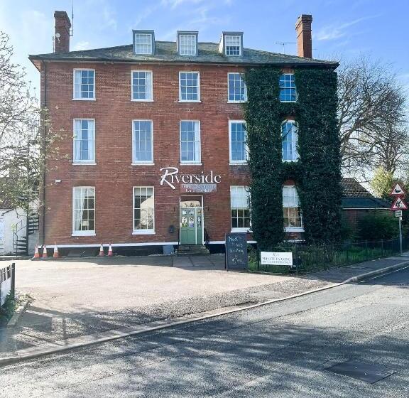 Отель The Riverside House
