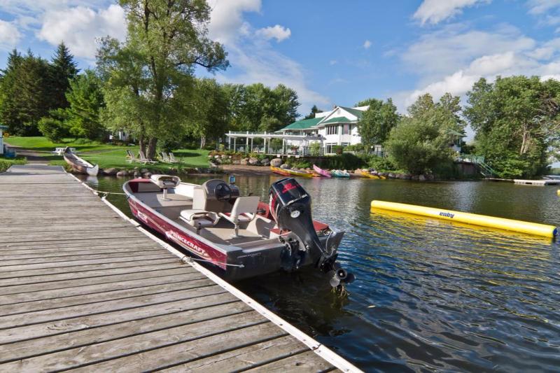 Elmhirst S Resort   On A Lake