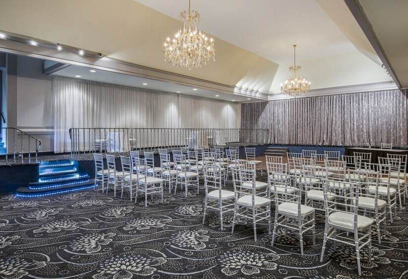 هتل Armon Plaza Montreal Airpt, Trademark Collection By Wyndham