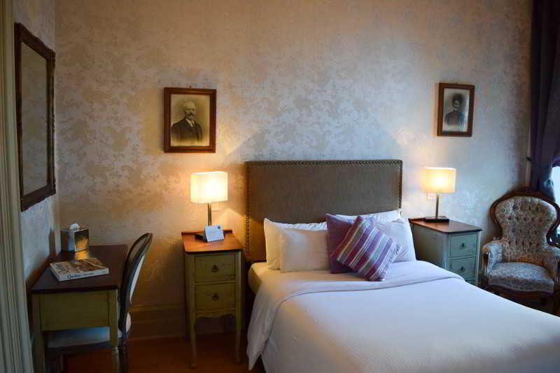 Hotel Au Chateau Fleur De Lys