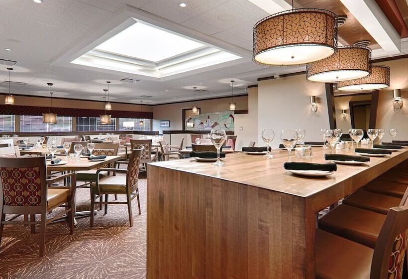 هتل Best Western Premier Denham Inn & Suites