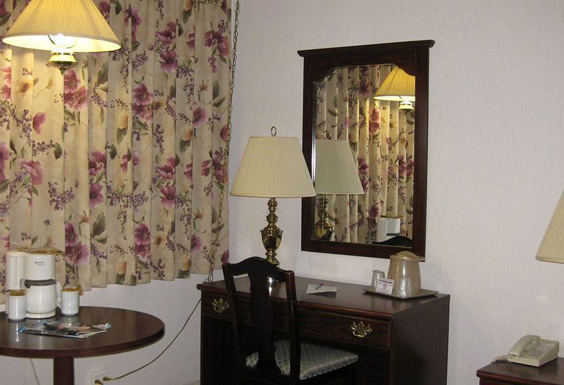 Esquire Motel