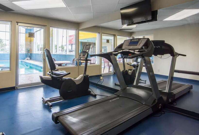 هتل Comfort Inn & Suites Airport South