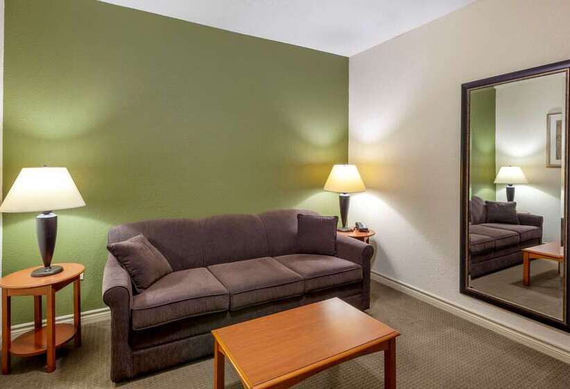 Отель Comfort Inn & Suites Thousand Islands Harbour District