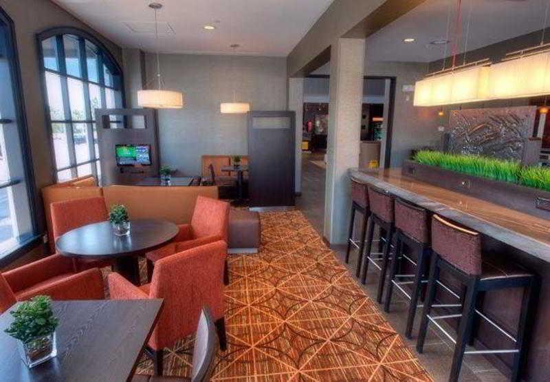 هتل Courtyard By Marriott Waterloo St. Jacobs