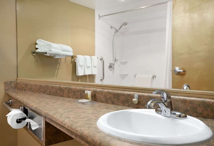 هتل Days Inn By Wyndham Estevan