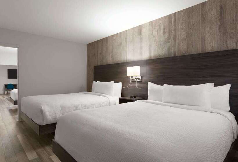 هتل Days Inn By Wyndham Saint John
