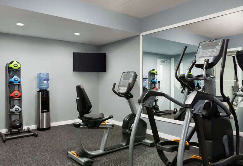 هتل Days Inn By Wyndham Saint John