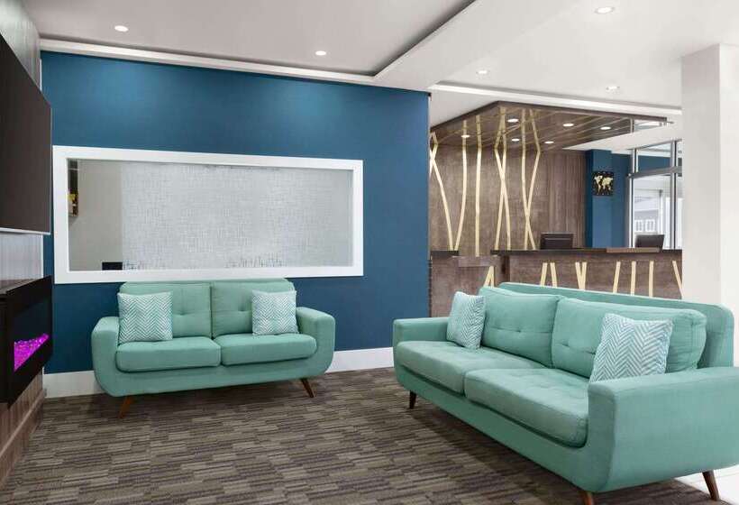 هتل Days Inn By Wyndham Saint John