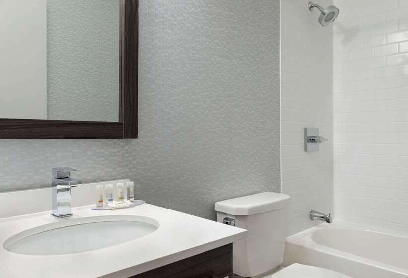 هتل Days Inn By Wyndham Saint John