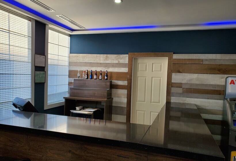 هتل Days Inn By Wyndham Saint John
