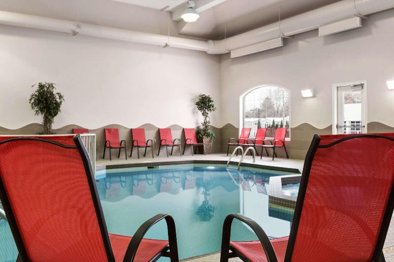 בית מלון כפרי Days Inn & Suites By Wyndham Brandon