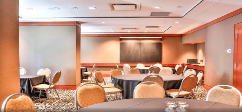 Delta Hotels By Marriott Vancouver Downtown Suites