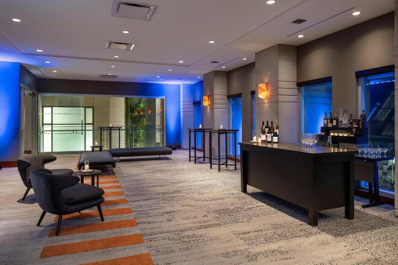 Delta Hotels By Marriott Vancouver Downtown Suites