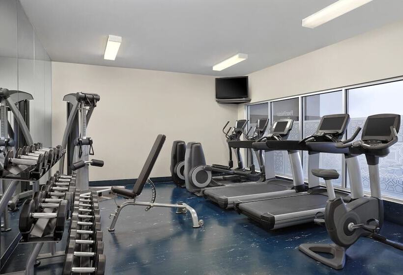 Four Points By Sheraton Hotel & Suites Calgary West