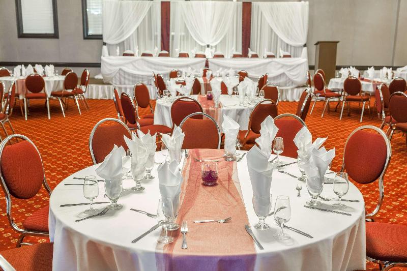 فندق Ramada By Wyndham Timmins