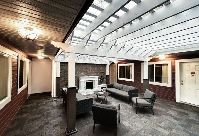 فندق The Downtown, A Coast