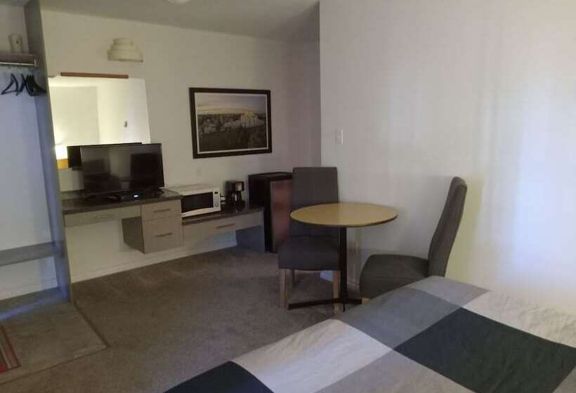מוטל Cardston Inn