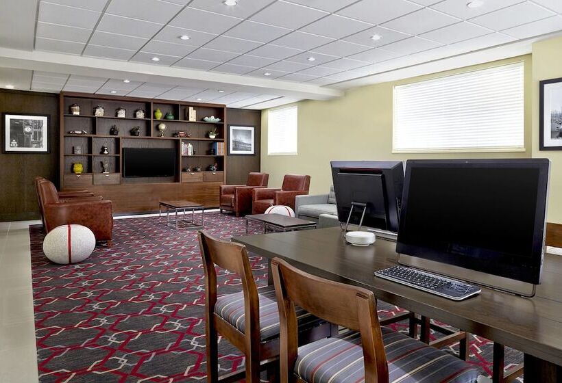 هتل Four Points By Sheraton Surrey