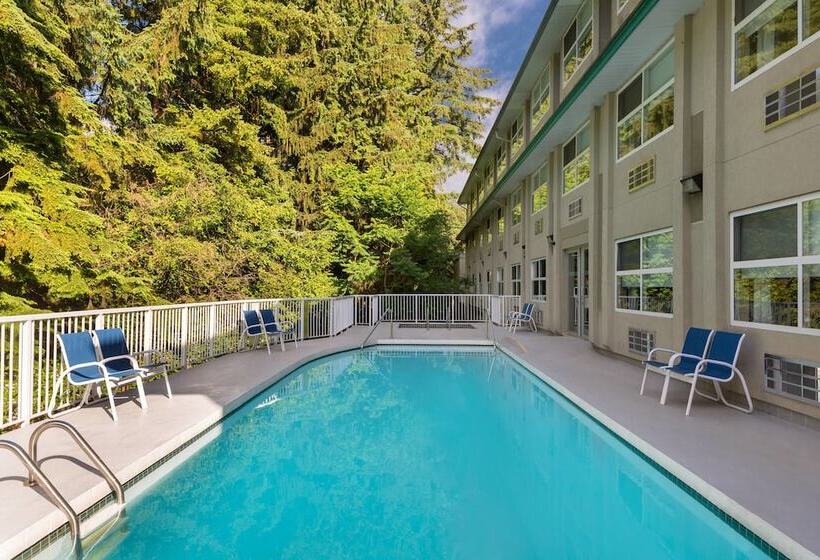 هتل Four Points By Sheraton Surrey