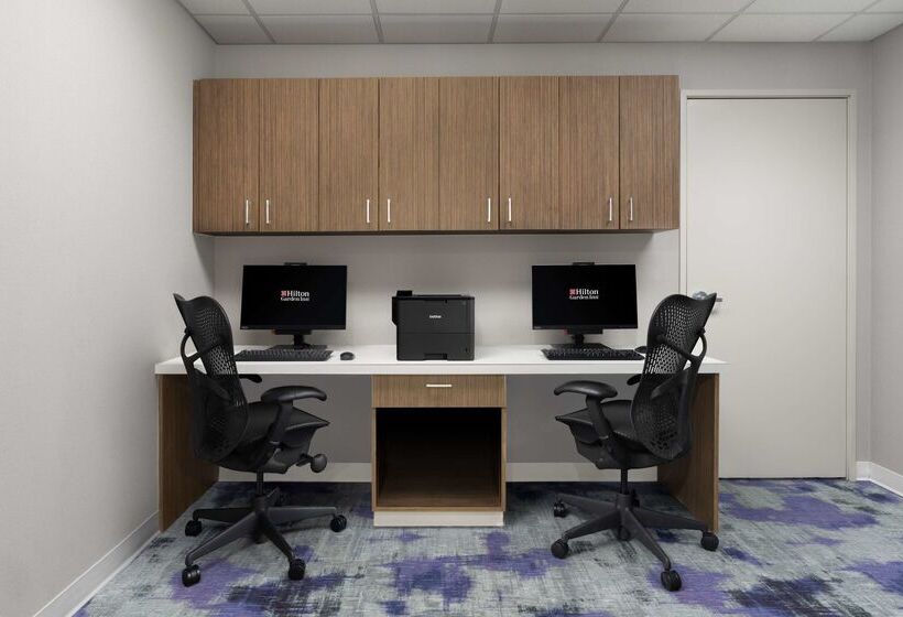 בית מלון כפרי Hilton Garden Inn Calgary Airport