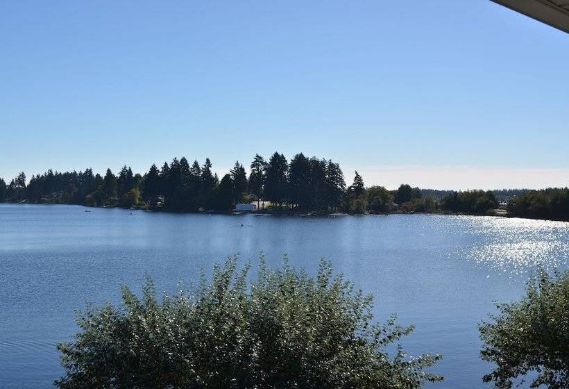 فندق Inn On Long Lake
