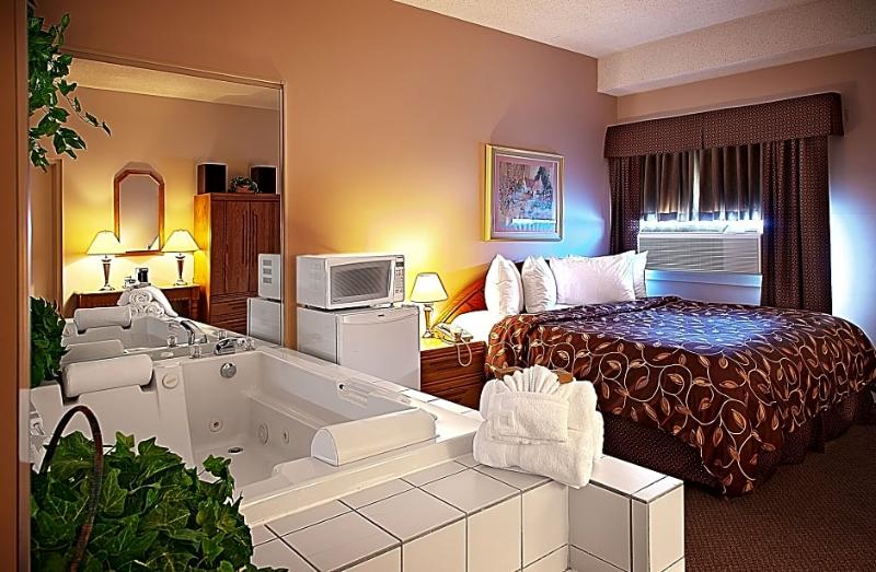 בית מלון כפרי Days Inn & Conference Centre By Wyndham Camrose Norsemen