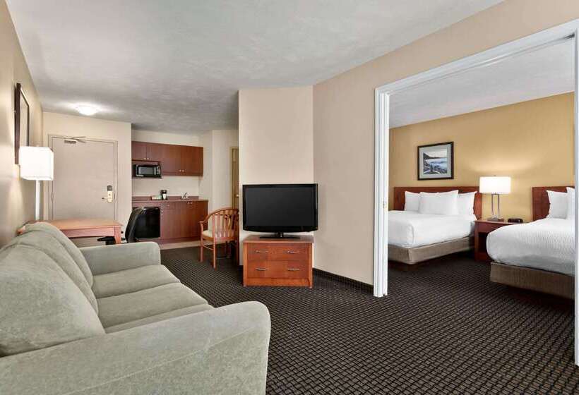 هتل Days Inn & Suites By Wyndham Moncton