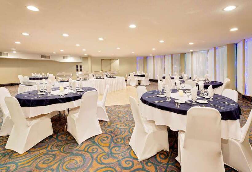 هتل Ramada By Wyndham Kamloops