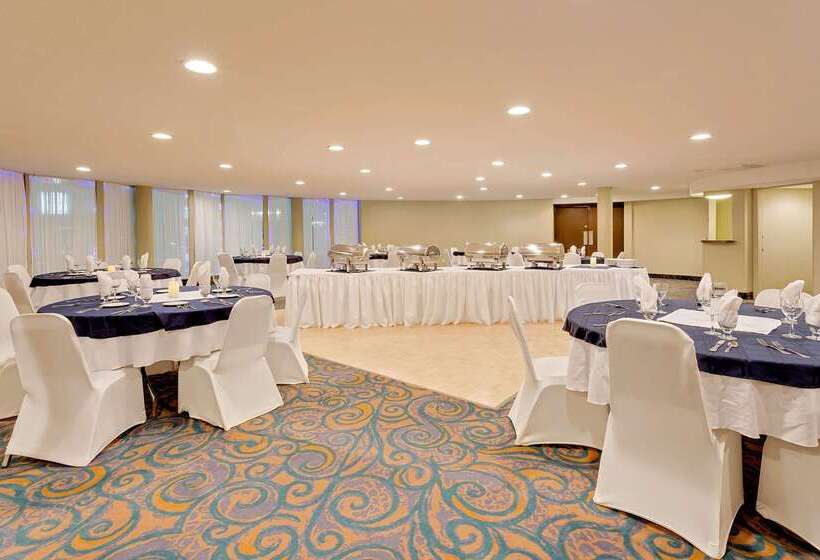 هتل Ramada By Wyndham Kamloops