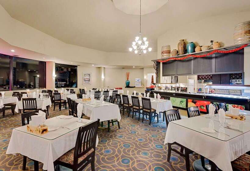 هتل Ramada By Wyndham Kamloops