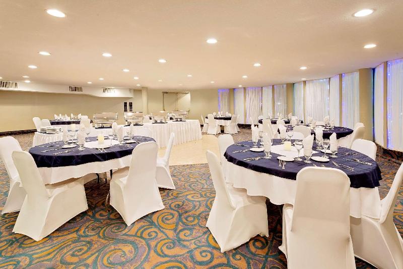 هتل Ramada By Wyndham Kamloops