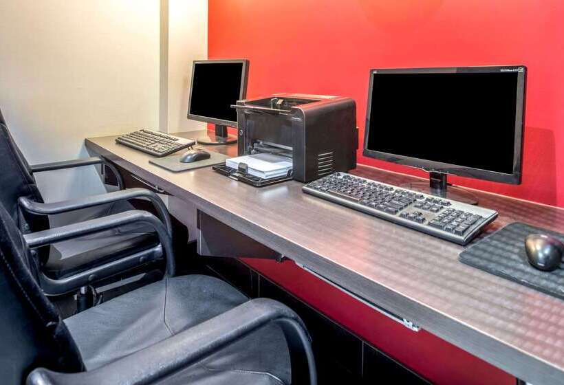 هتل Ramada By Wyndham Saskatoon