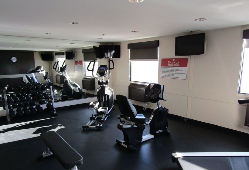 هتل Ramada By Wyndham Saskatoon