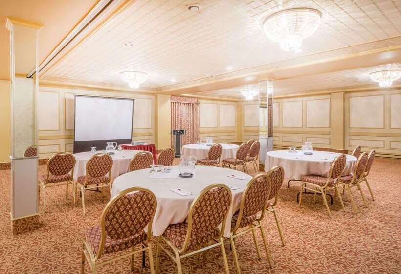 فندق Ramada By Wyndham St. John's