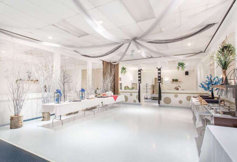 בית מלון כפרי Ramada By Wyndham Williams Lake