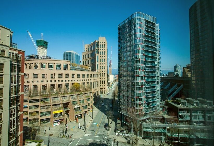 هتل Rosedale On Robson Suite