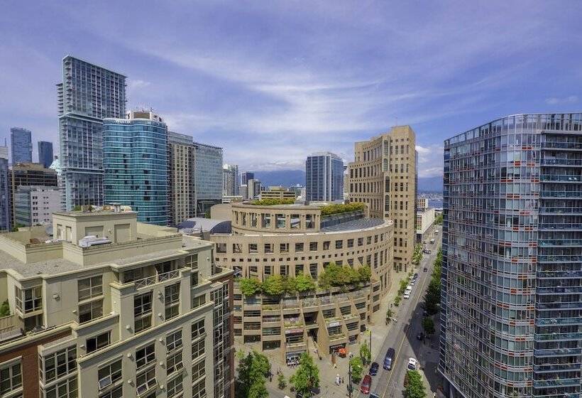 هتل Rosedale On Robson Suite