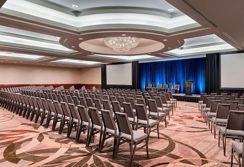 בית מלון כפרי Sheraton Suites Calgary Eau Claire