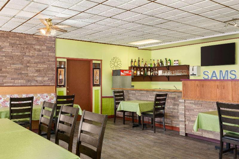 בית מלון כפרי Travelodge By Wyndham Dawson Creek