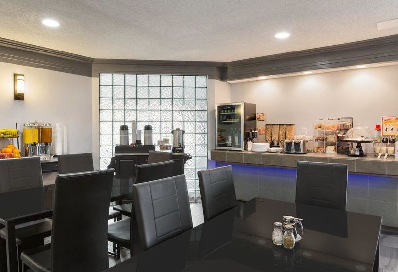 فندق Travelodge Calgary University