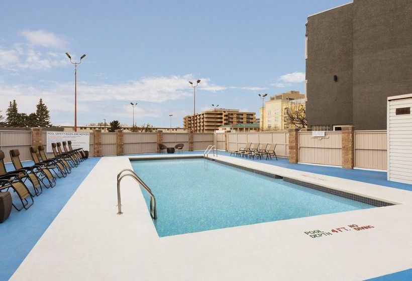 فندق Travelodge Calgary University