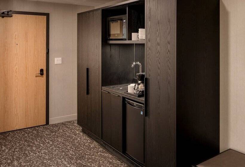 Peaks Hotel And Suites